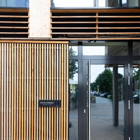 Hotel Engels מלון *