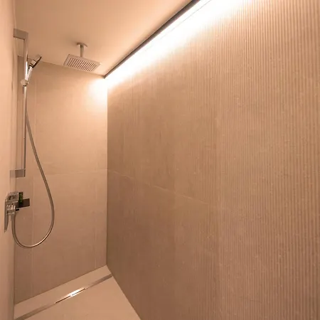 Hotel Engels מלון