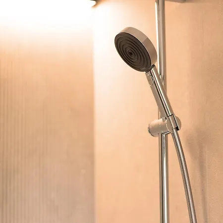 Hotel Engels מלון *