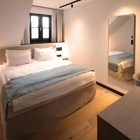 Hotel Engels מלון